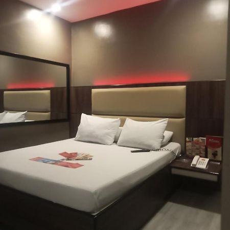 Hotel Sogo Pasay Wood Street Extérieur photo