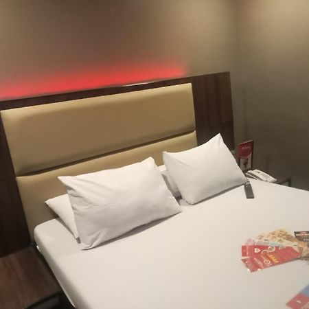 Hotel Sogo Pasay Wood Street Extérieur photo