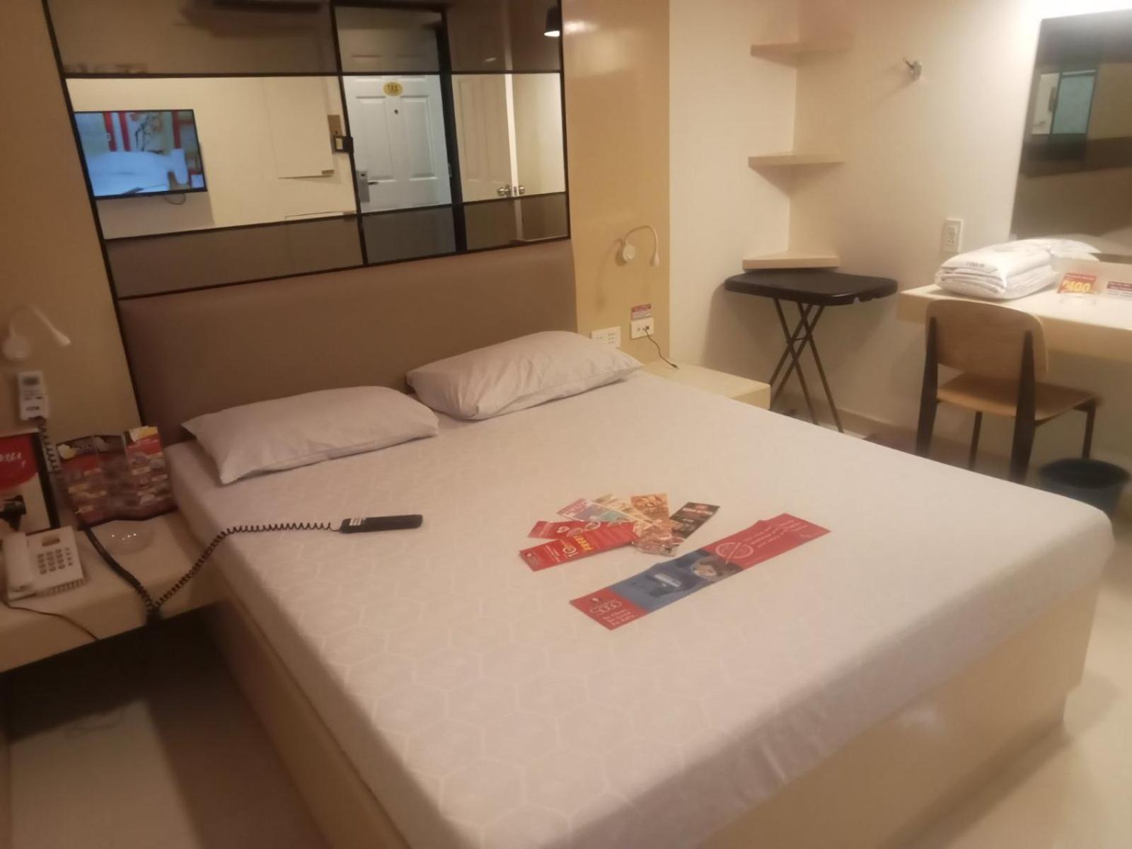Hotel Sogo Pasay Wood Street Extérieur photo