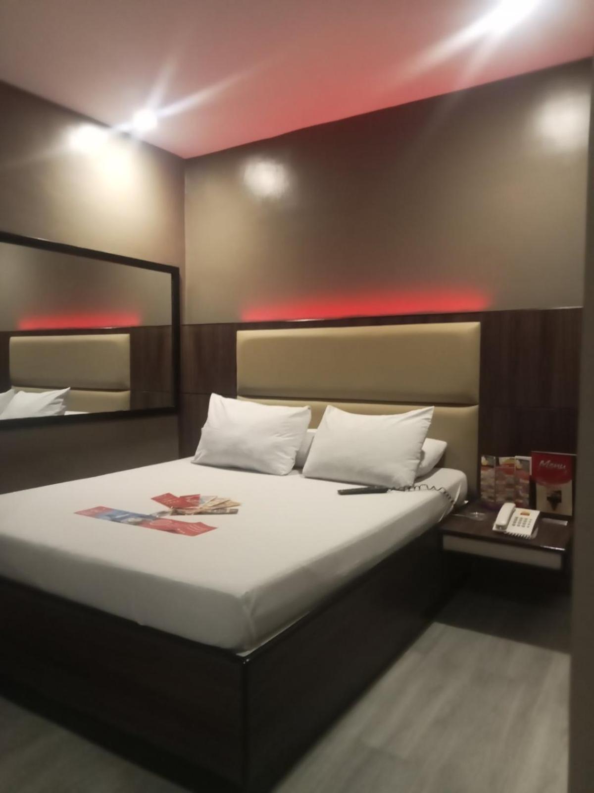 Hotel Sogo Pasay Wood Street Extérieur photo