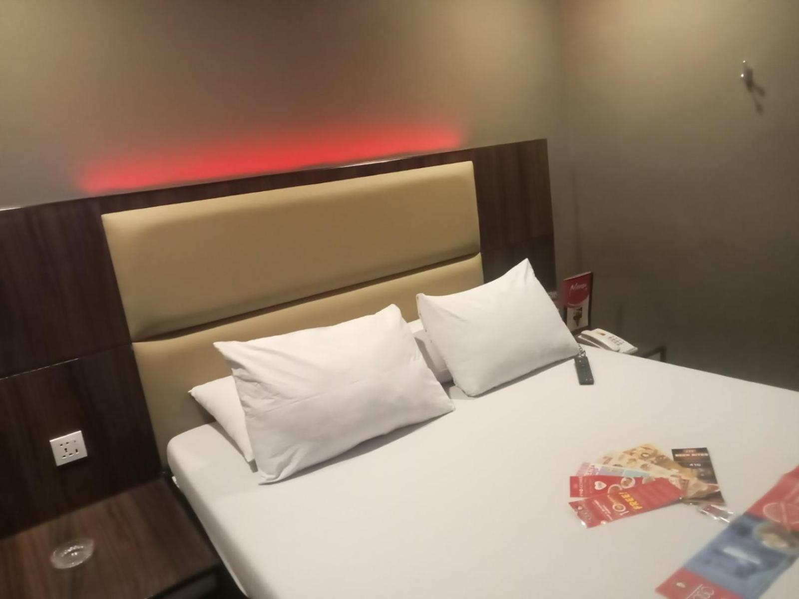 Hotel Sogo Pasay Wood Street Extérieur photo