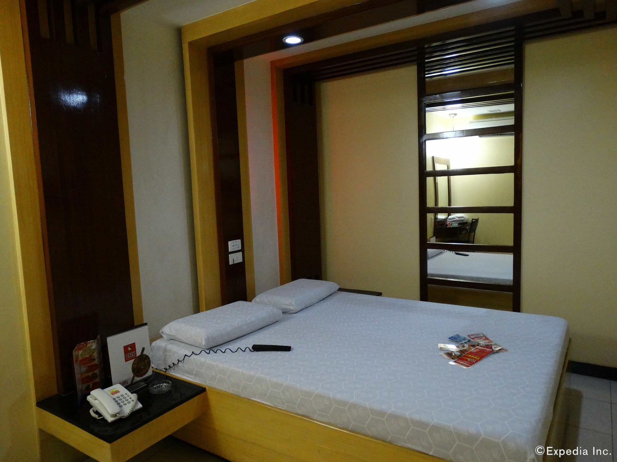 Hotel Sogo Pasay Wood Street Extérieur photo